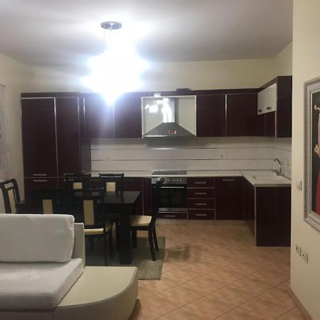 Lovely 2 Bedroom Apartment Tirana Zewnętrze zdjęcie