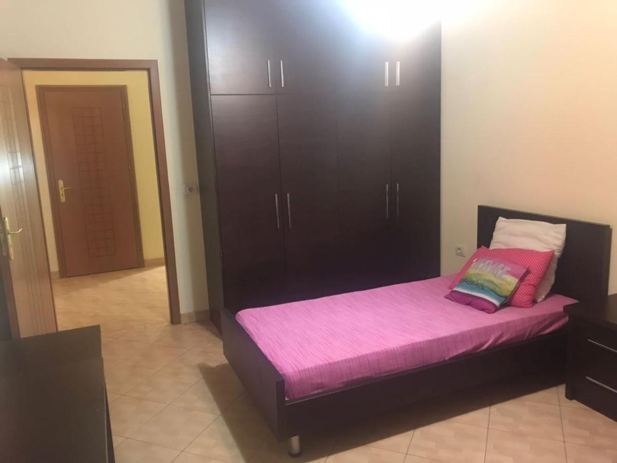 Lovely 2 Bedroom Apartment Tirana Zewnętrze zdjęcie