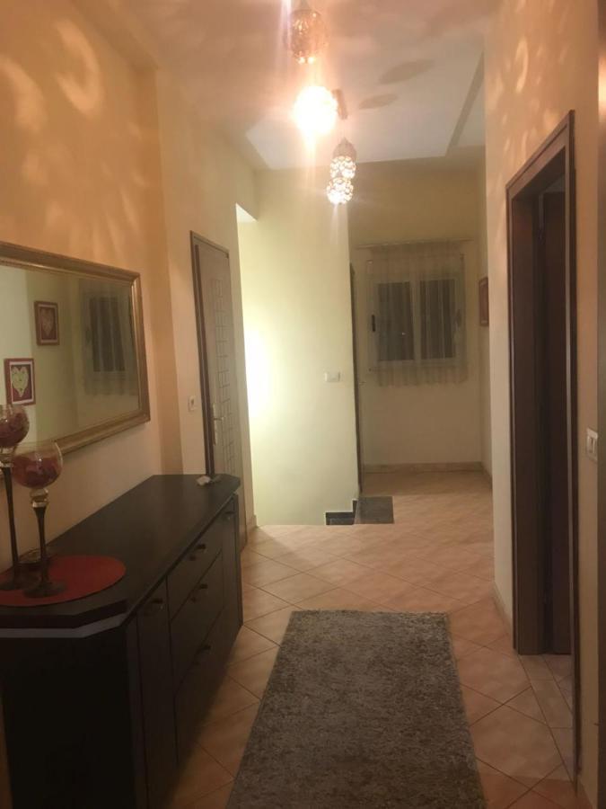 Lovely 2 Bedroom Apartment Tirana Zewnętrze zdjęcie