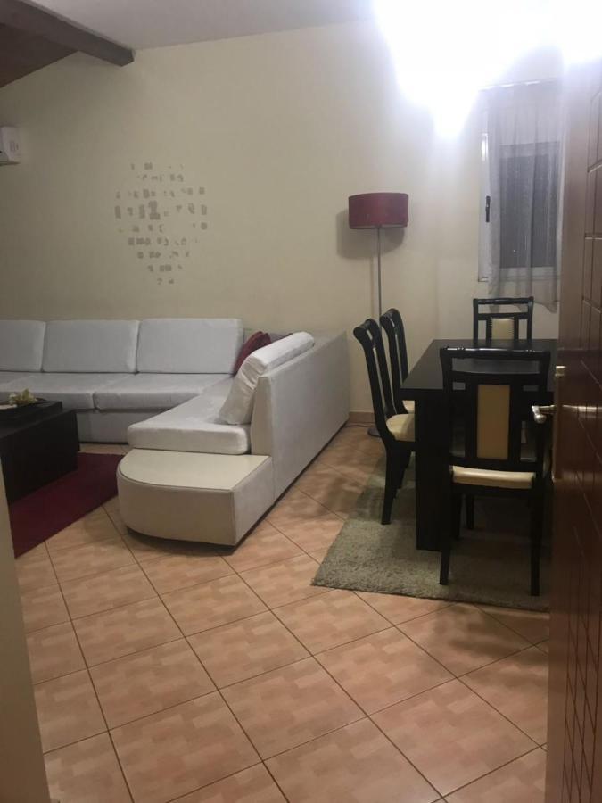 Lovely 2 Bedroom Apartment Tirana Zewnętrze zdjęcie